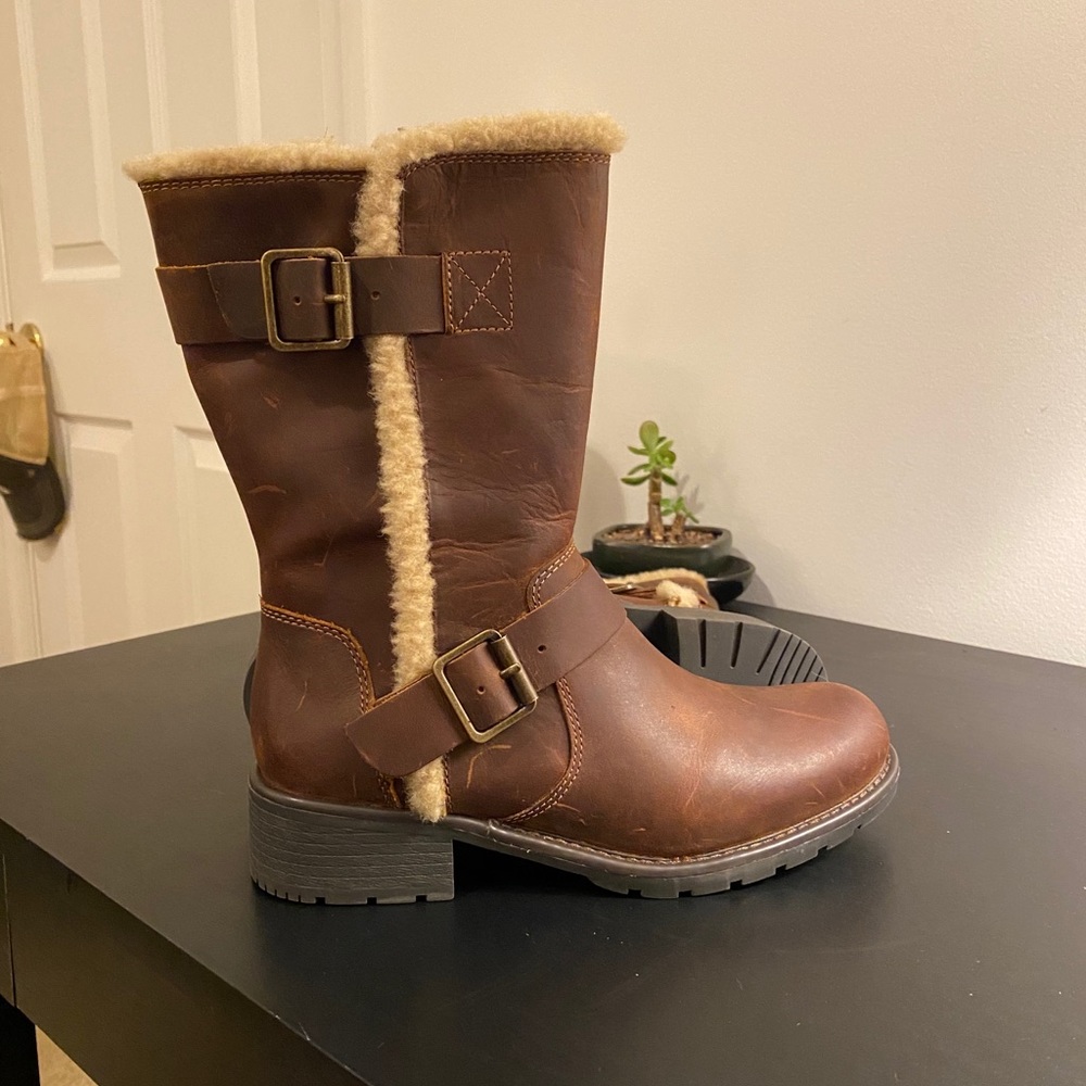 Woman’s Clarks size 6 beeswax leather boots